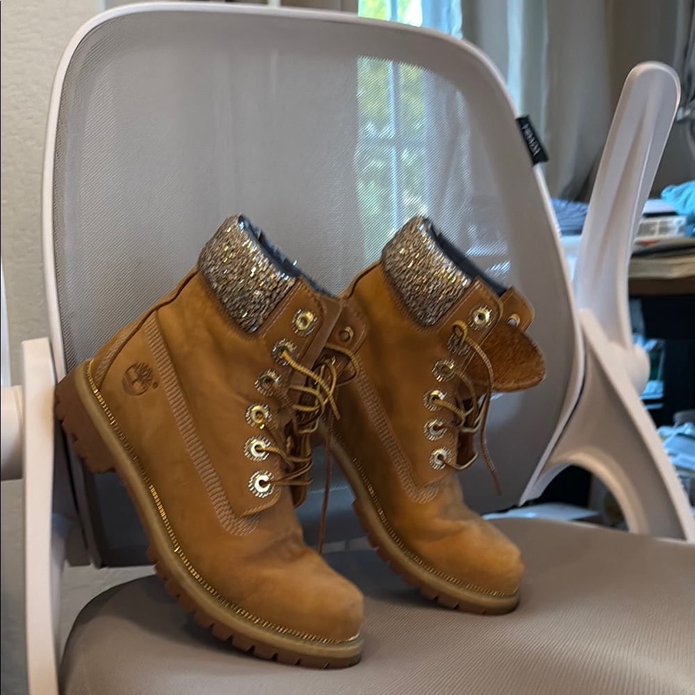 Timberland Tan Gold Combat Boots with Glitter Collar - Picture 3 of 6
